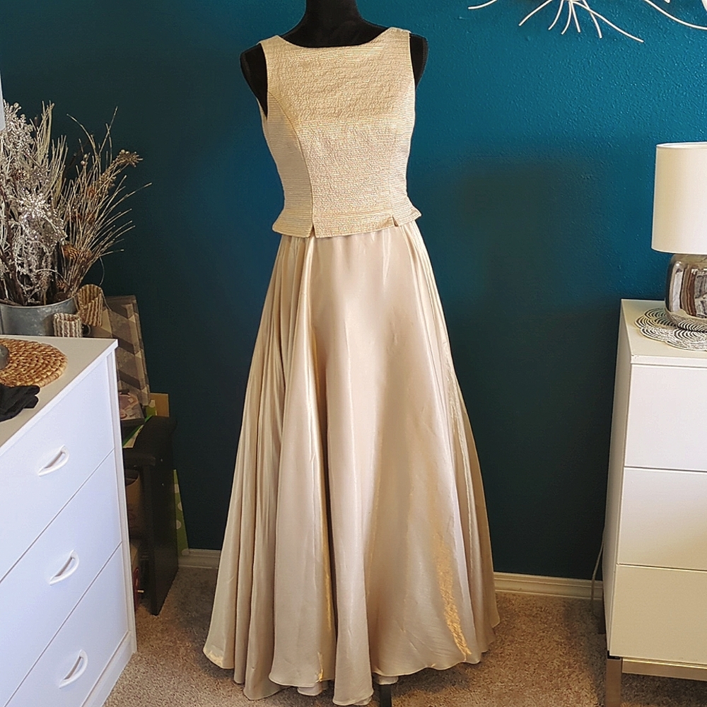 JS Collection Vintage Gold Formal Dress, woman's size 6, Gold Gown